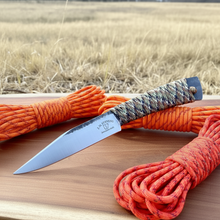 Load image into Gallery viewer, Knife product photo with contrasting colored paracord backdrop
