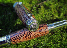 Load image into Gallery viewer, Black Palm Fountain Pen
